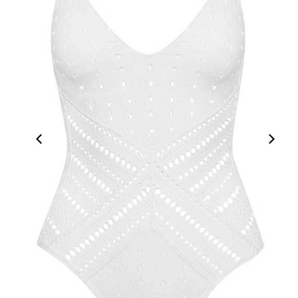 Robin Piccone Clarissa V Neck Crochet One Piece In White  size 8 - Picture 4 of 5